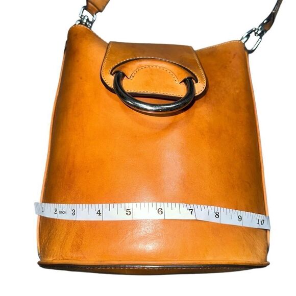 Banana Republic Italian Vachetta Bucket Bag - Picture 14 of 16